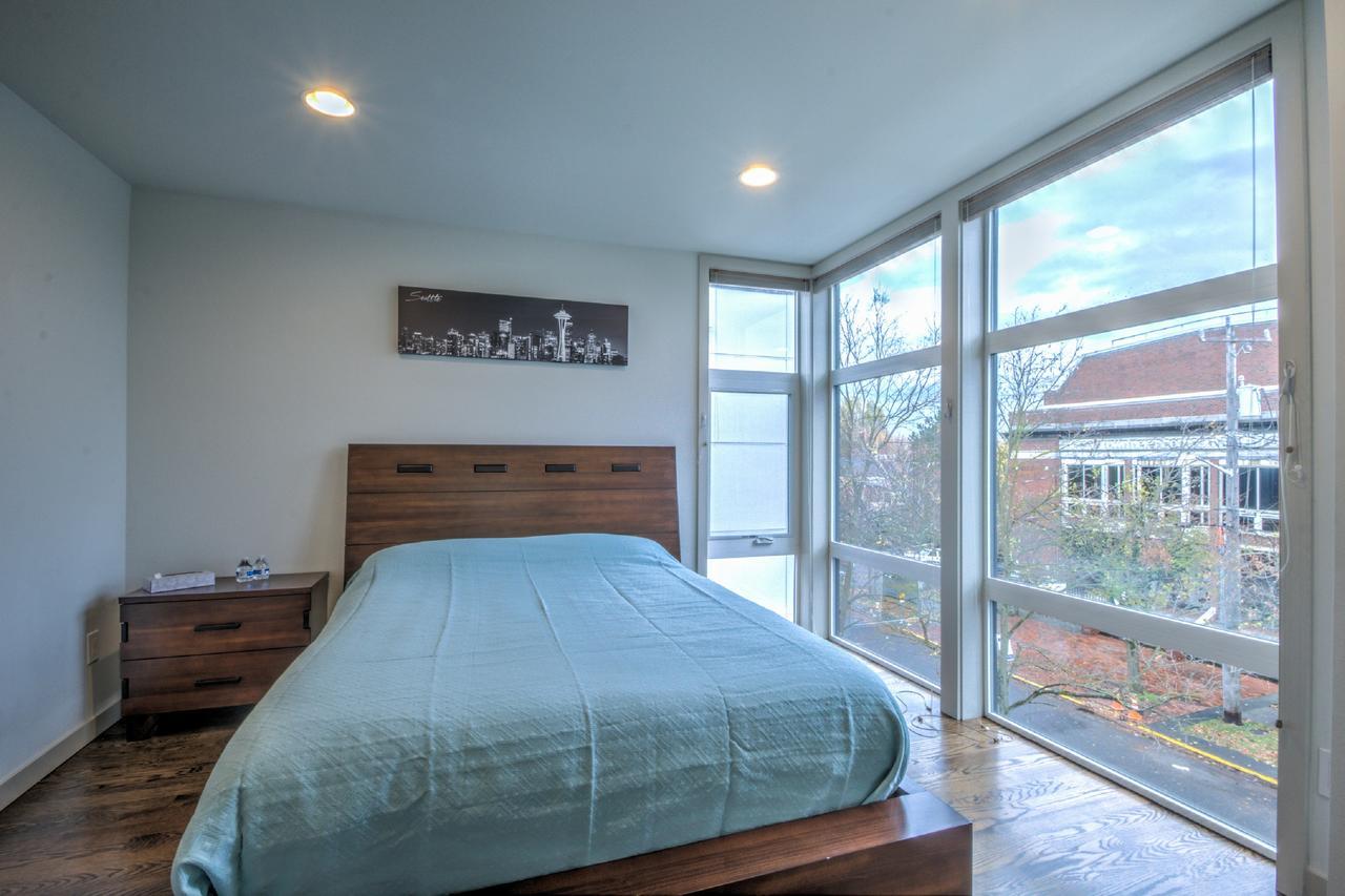 Modern Home With Rooftop Oasis Seattle Bagian luar foto