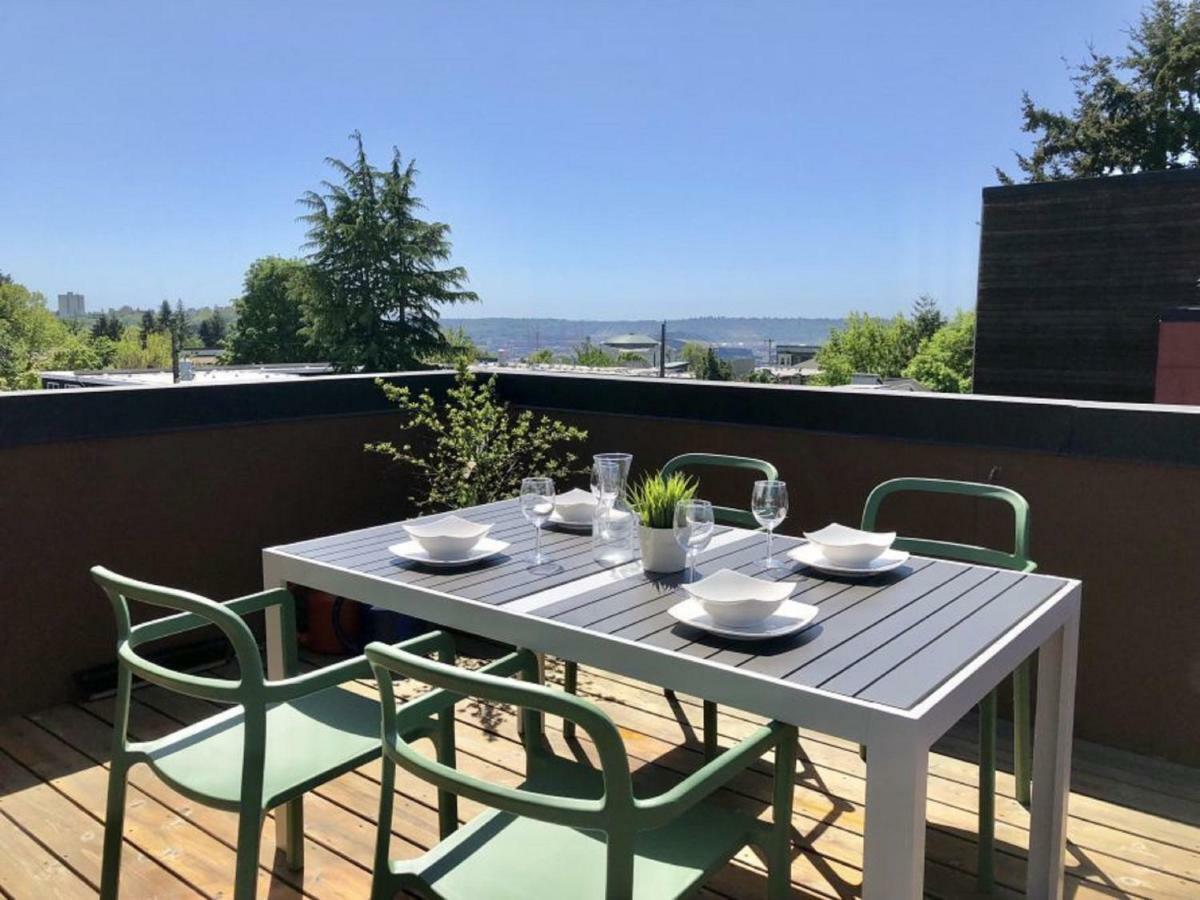 Modern Home With Rooftop Oasis Seattle Bagian luar foto